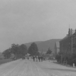1910-Allee-mit-Schule